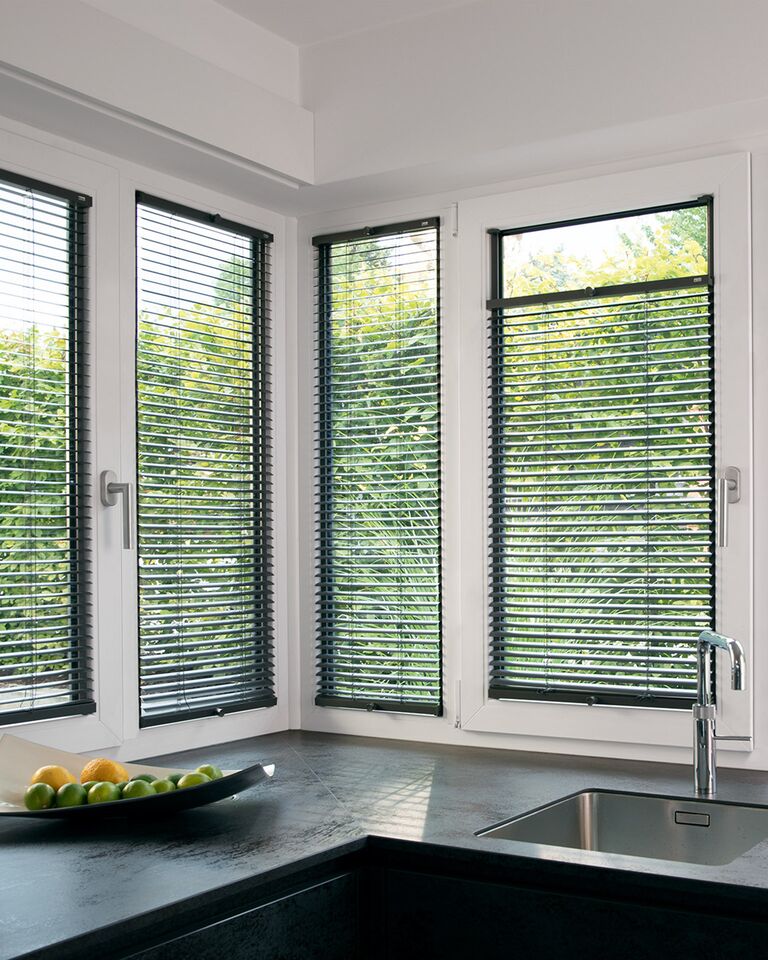MHZ-Jalousie-in-der-Küche